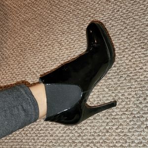 STUART WEITZMAN PATENT LEATHER PLATFORM BOOTIES size 8.5m